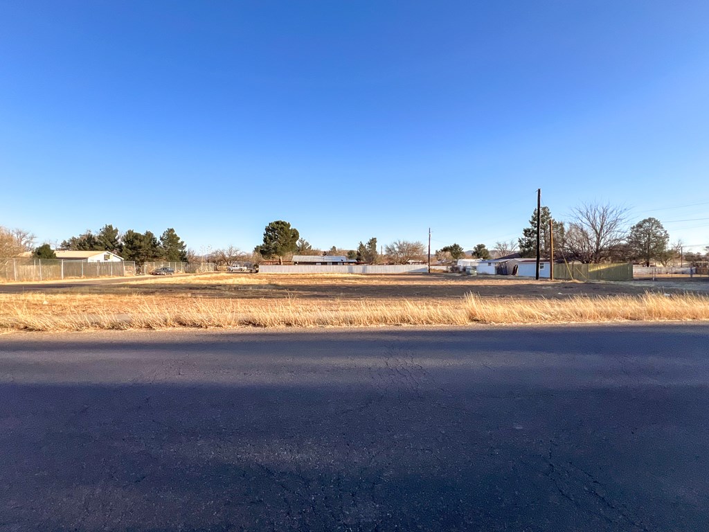 1405 N 6th St, Alpine, Texas image 7