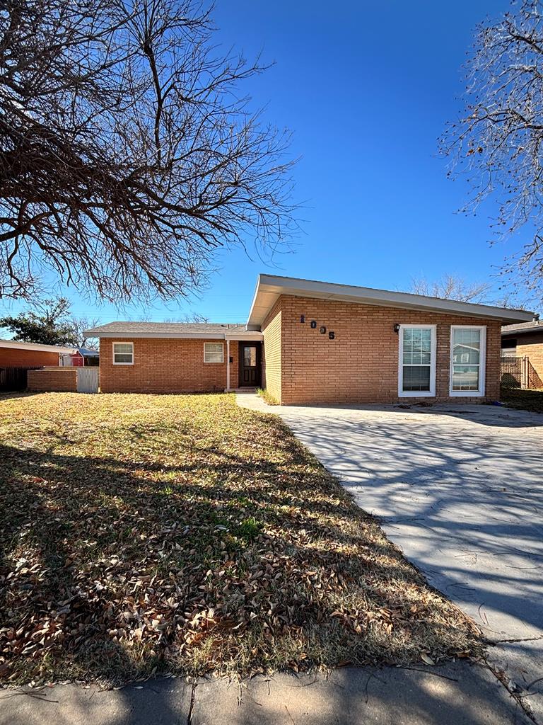 1005 NW 9th St, Andrews, Texas image 2