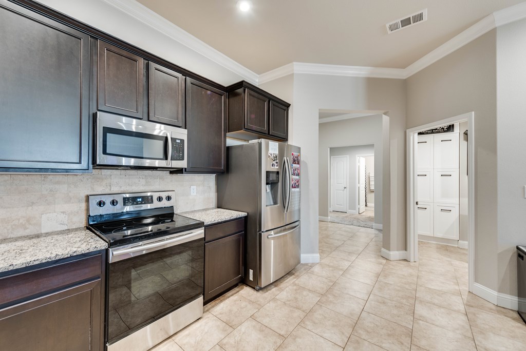 8919 Red Cliff Ave, Odessa, Texas image 6