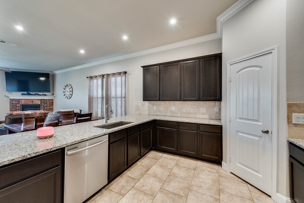 8919 Red Cliff Ave, Odessa, Texas image 5