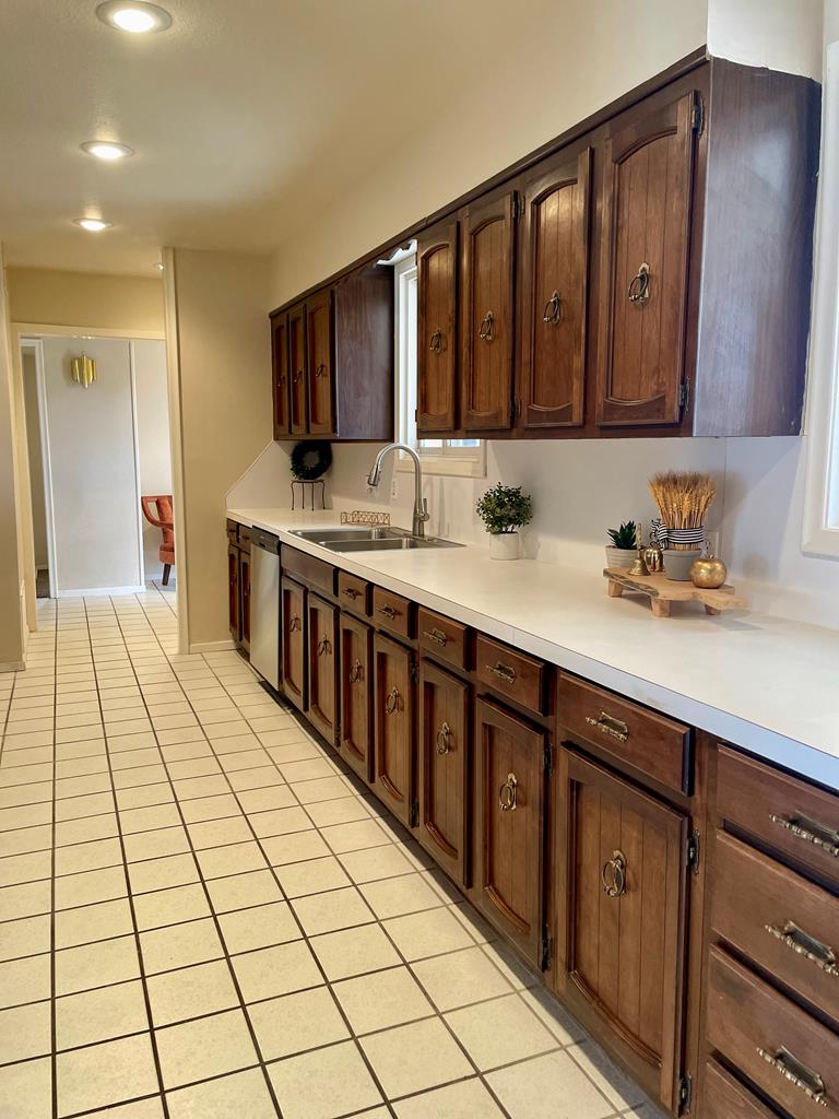 1200 NW 12th Place, Andrews, Texas image 5