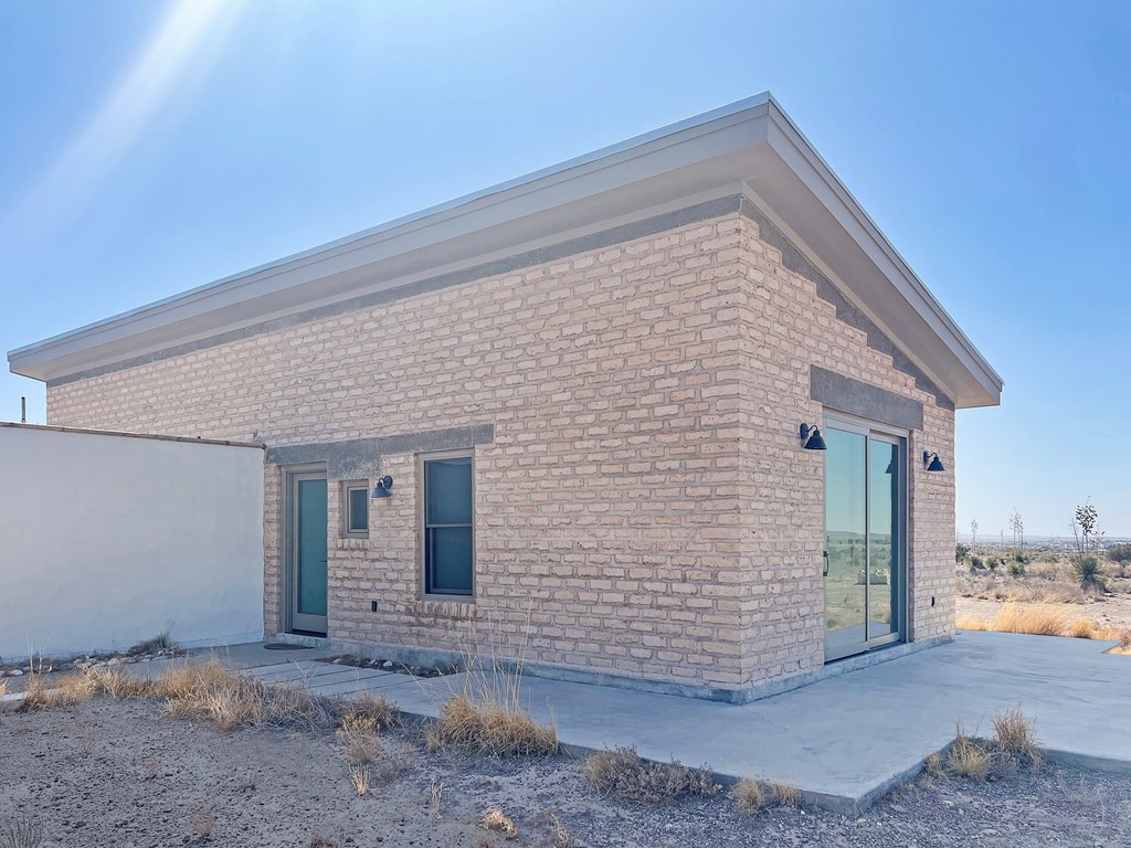 2103 Antelope Hills Rd, Marfa, Texas image 9