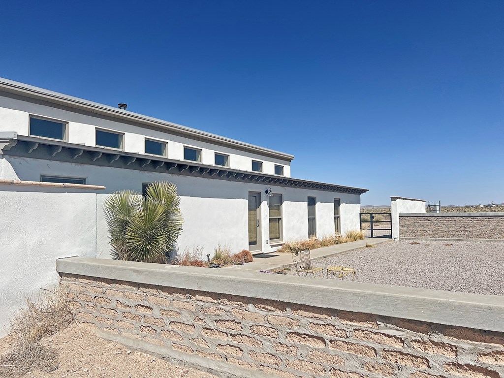 2103 Antelope Hills Rd, Marfa, Texas image 7