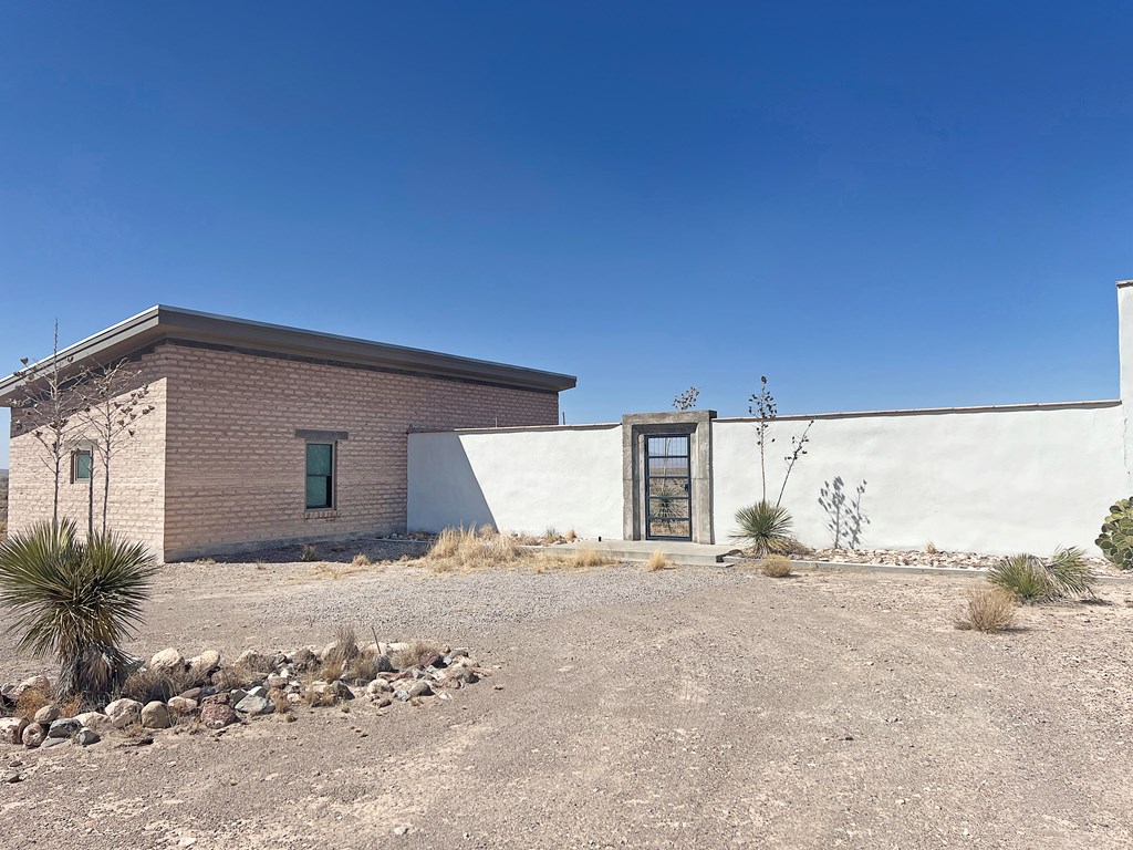2103 Antelope Hills Rd, Marfa, Texas image 5