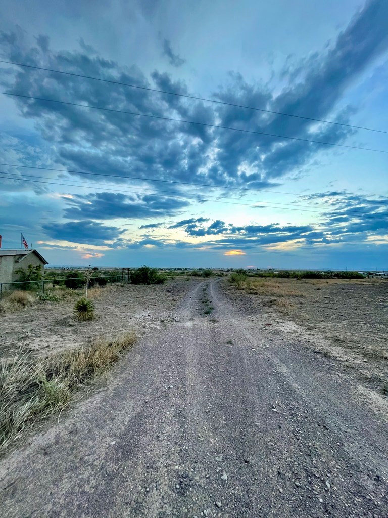 1713 Antelope Hills Rd, Marfa, Texas image 24