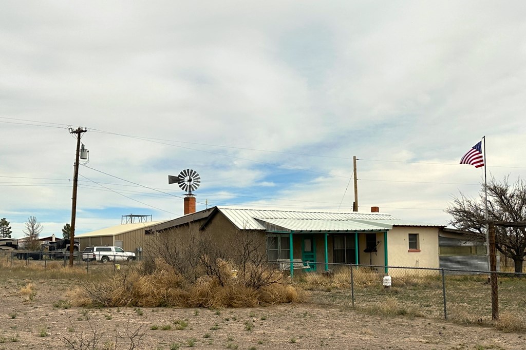 1713 Antelope Hills Rd, Marfa, Texas image 2