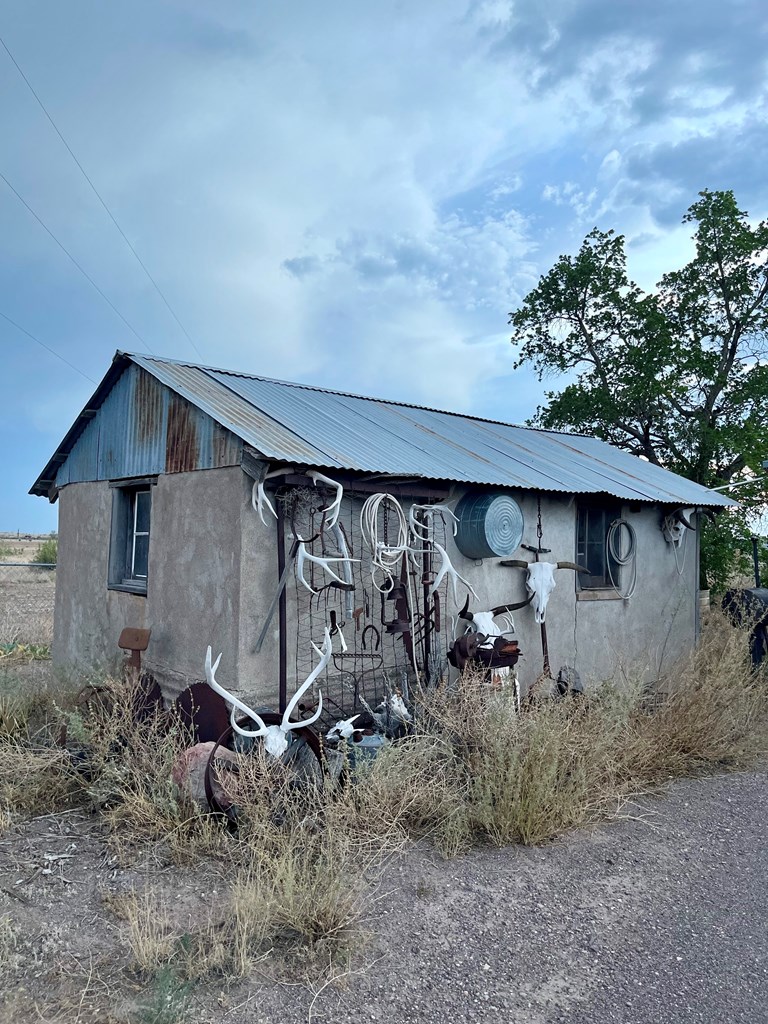 1713 Antelope Hills Rd, Marfa, Texas image 22