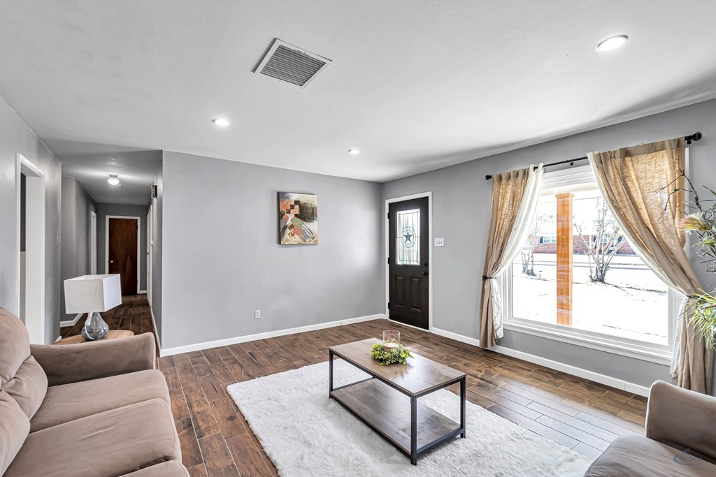 1800 Hughes St, Midland, Texas image 4