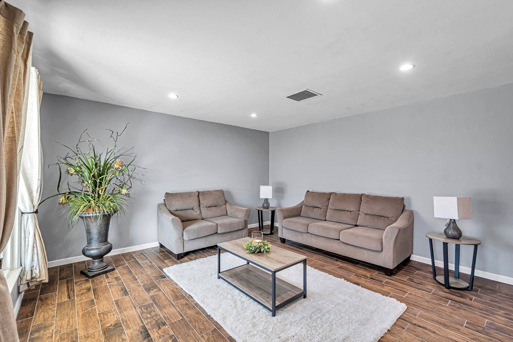 1800 Hughes St, Midland, Texas image 2