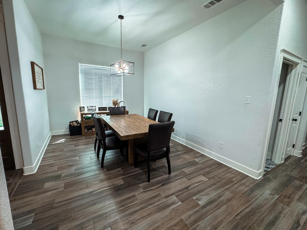 718 NW Ave K, Andrews, Texas image 6