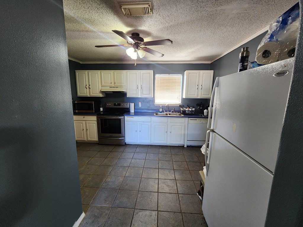 1701 E Ave H Trace #52, Alpine, Texas image 6