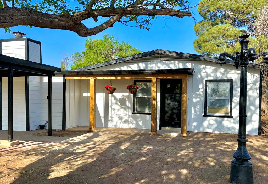 808 NW 8th St, Andrews, Texas image 1