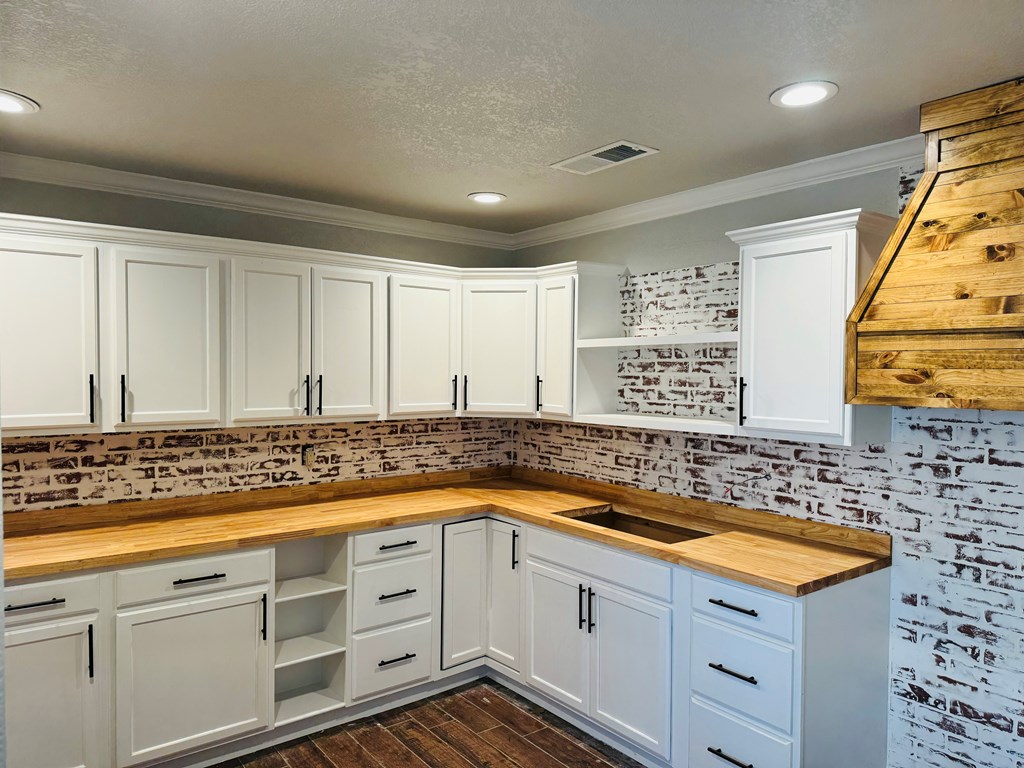 808 NW 8th St, Andrews, Texas image 2