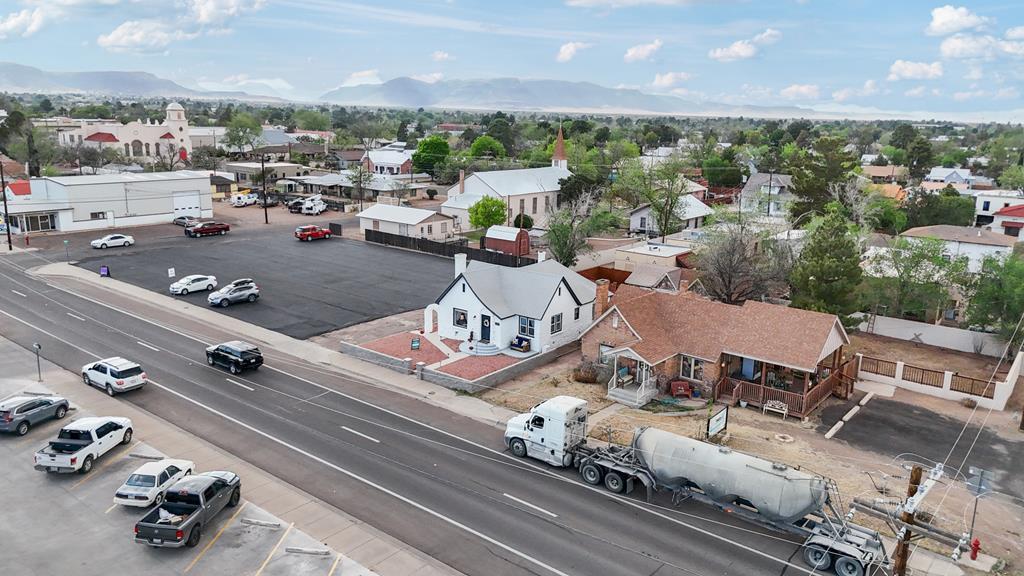405 E Ave E, Alpine, Texas image 2