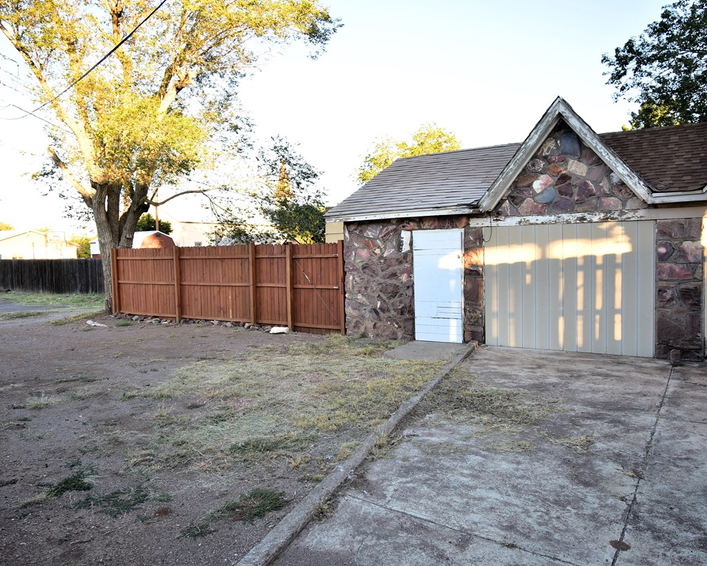 405 E Ave E, Alpine, Texas image 3