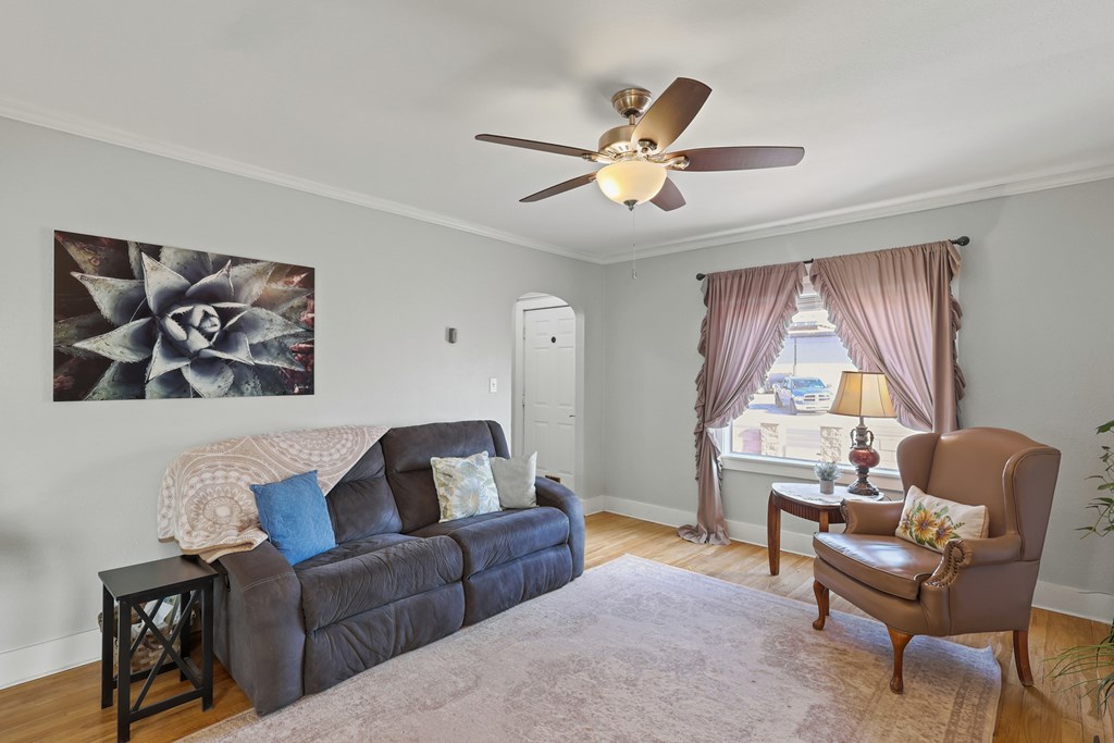 405 E Ave E, Alpine, Texas image 6