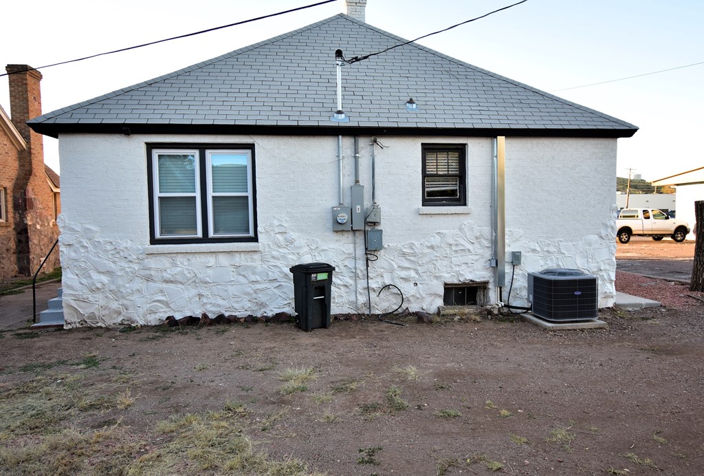 405 E Ave E, Alpine, Texas image 5