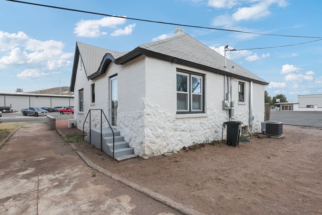 405 E Ave E, Alpine, Texas image 26