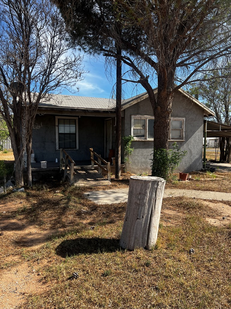 400 E 21st St, Crane, Texas image 2