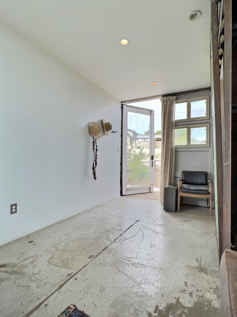 1100 S Hermosa St, Marfa, Texas image 7