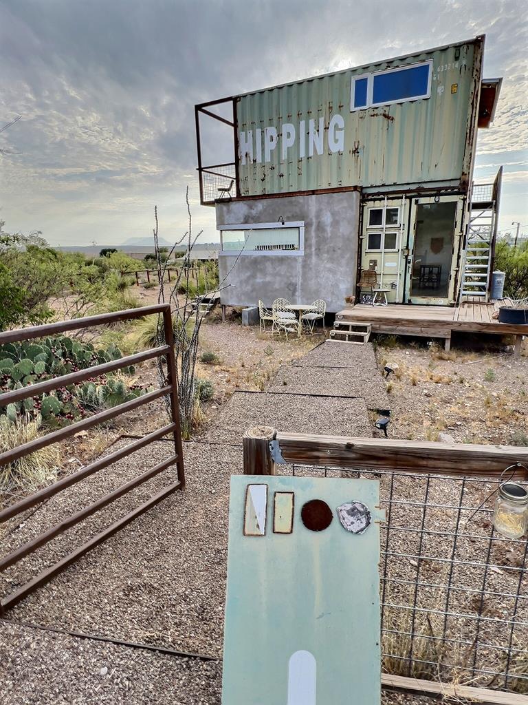 1100 S Hermosa St, Marfa, Texas image 5