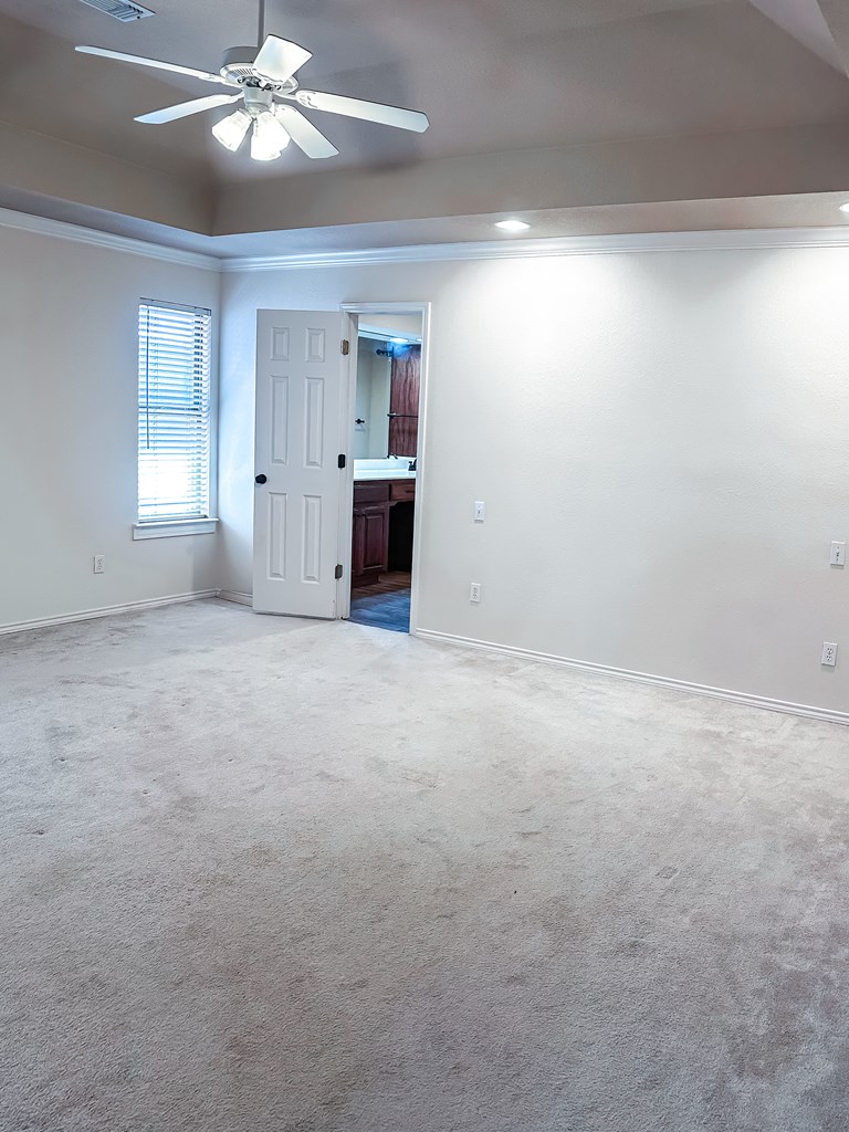 1513 Live Oak Lane, Andrews, Texas image 9