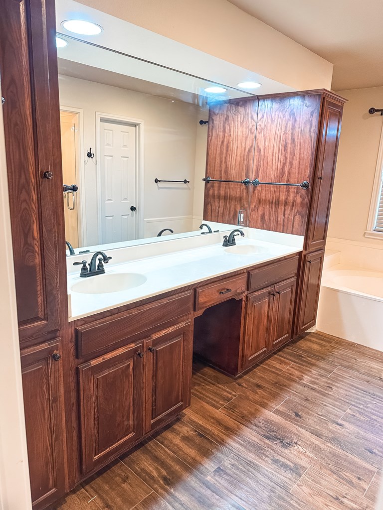 1513 Live Oak Lane, Andrews, Texas image 11
