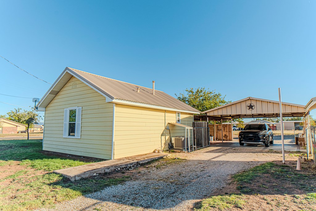 411 NW 3rd St, Seminole, Texas image 23