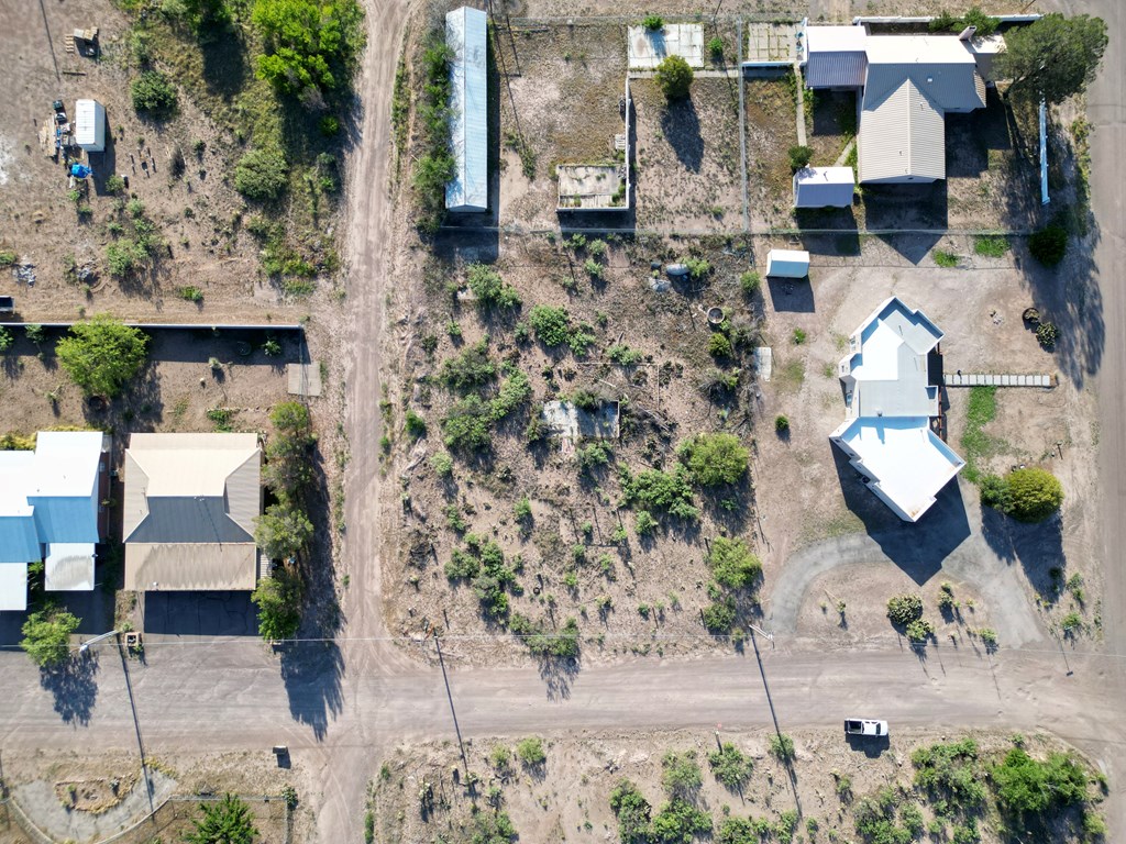 1008 N Ordenar St, Marfa, Texas image 15