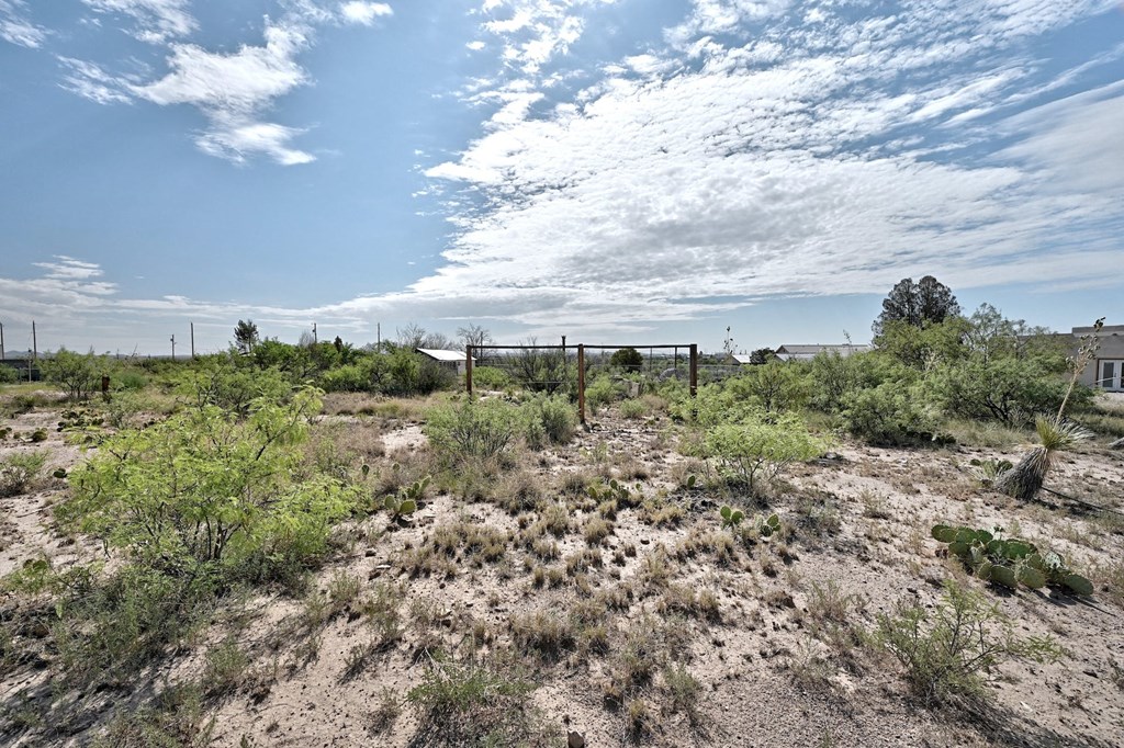 1008 N Ordenar St, Marfa, Texas image 3