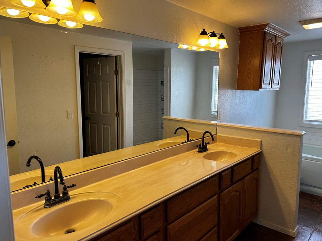 1020 Logan, Alpine, Texas image 25