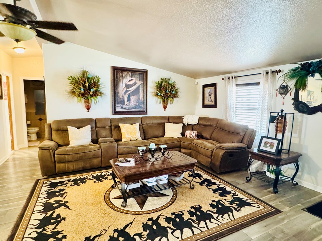 14060 Lariat Trail, Gardendale, Texas image 6