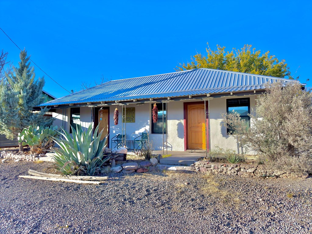 1106 W Sacramento St, Marfa, Texas image 2