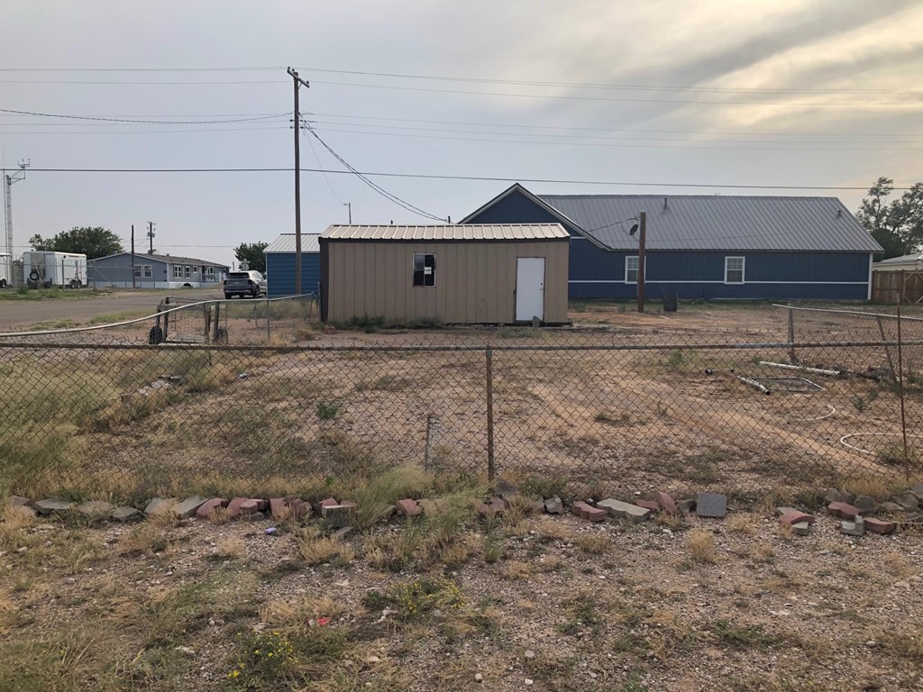 607 Midland St, Goldsmith, Texas image 2