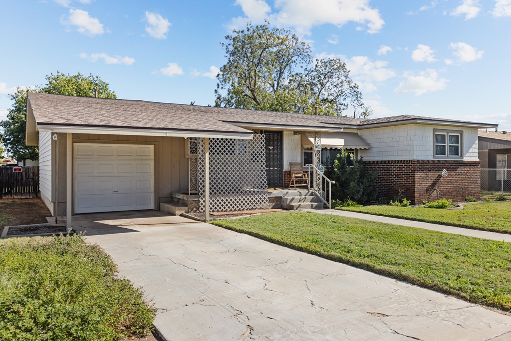 1402 E Crescent Drive, Odessa, Texas image 2