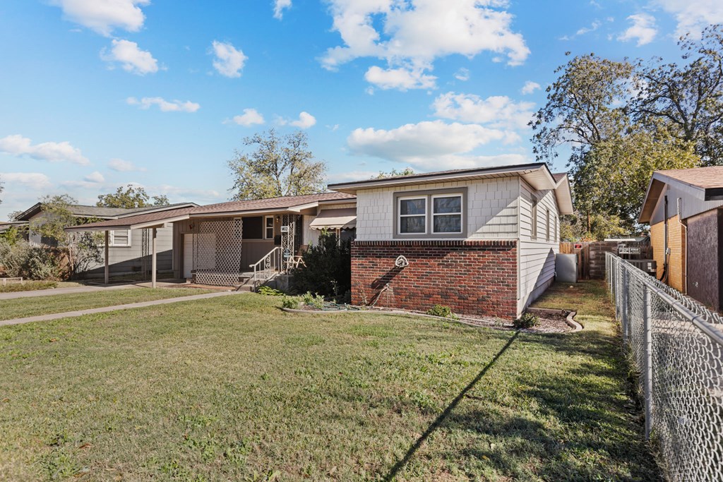 1402 E Crescent Drive, Odessa, Texas image 3