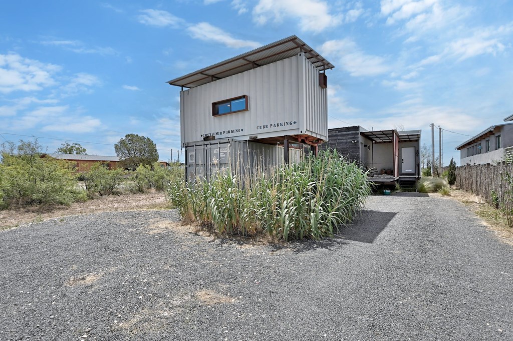 409 E Waco St, Marfa, Texas image 36