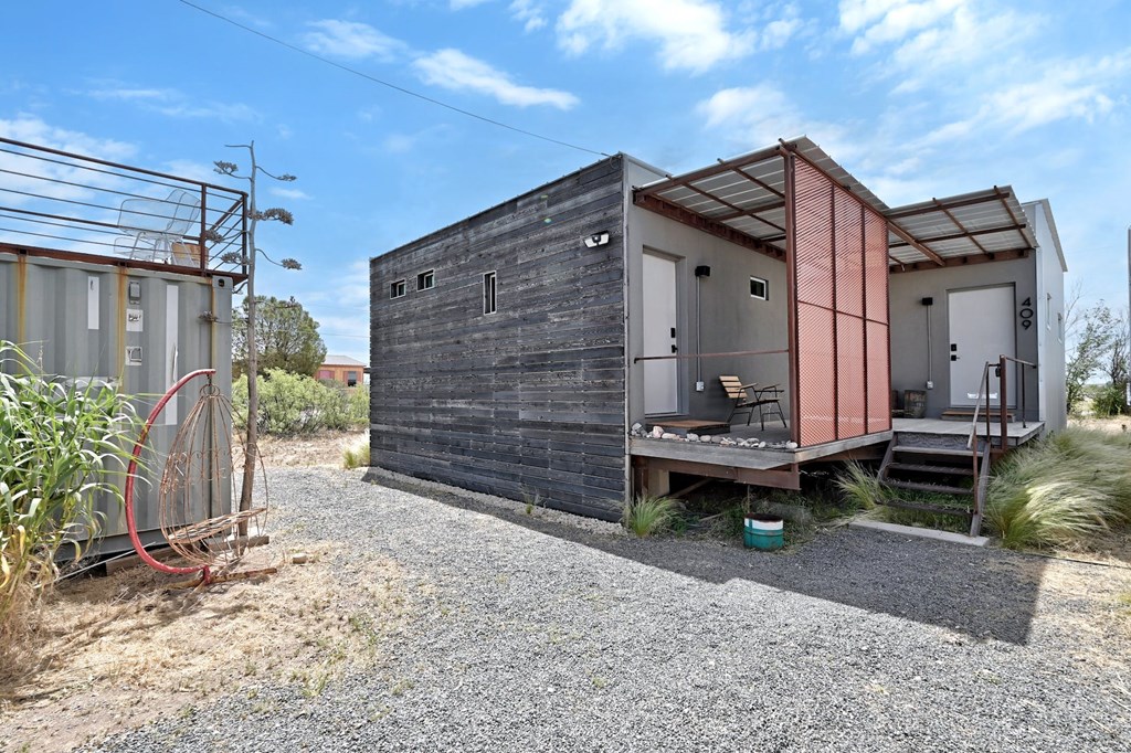 409 E Waco St, Marfa, Texas image 2