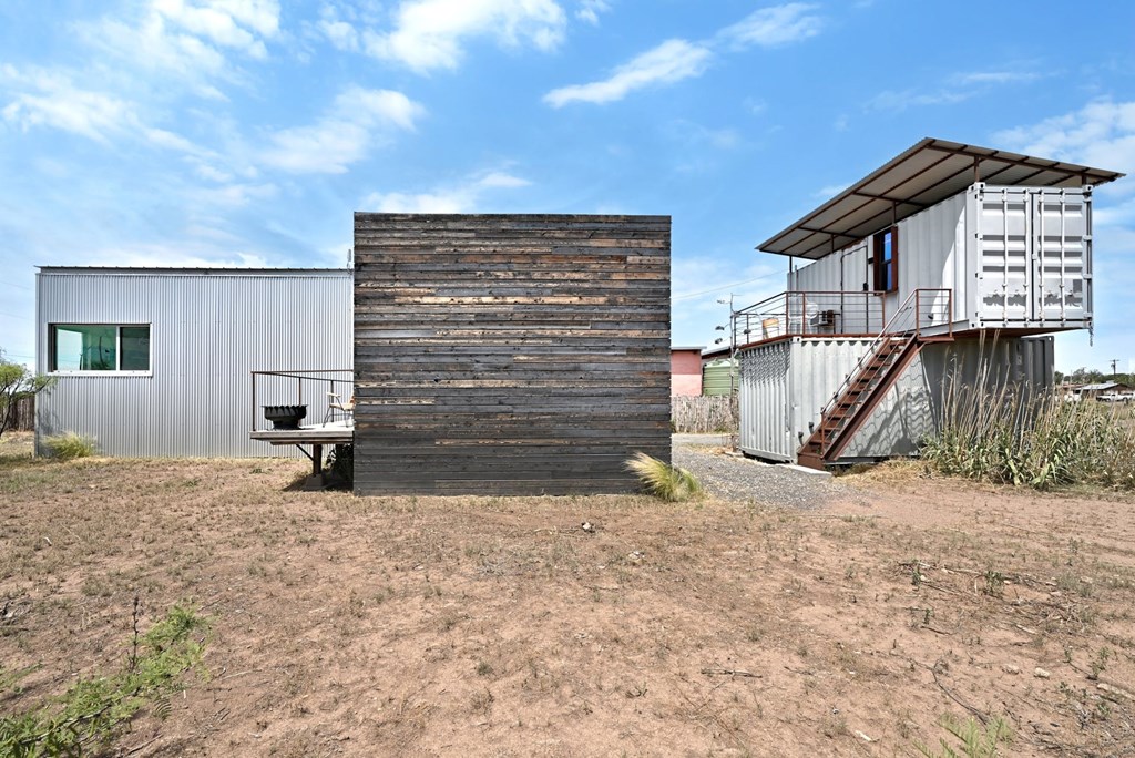 409 E Waco St, Marfa, Texas image 33