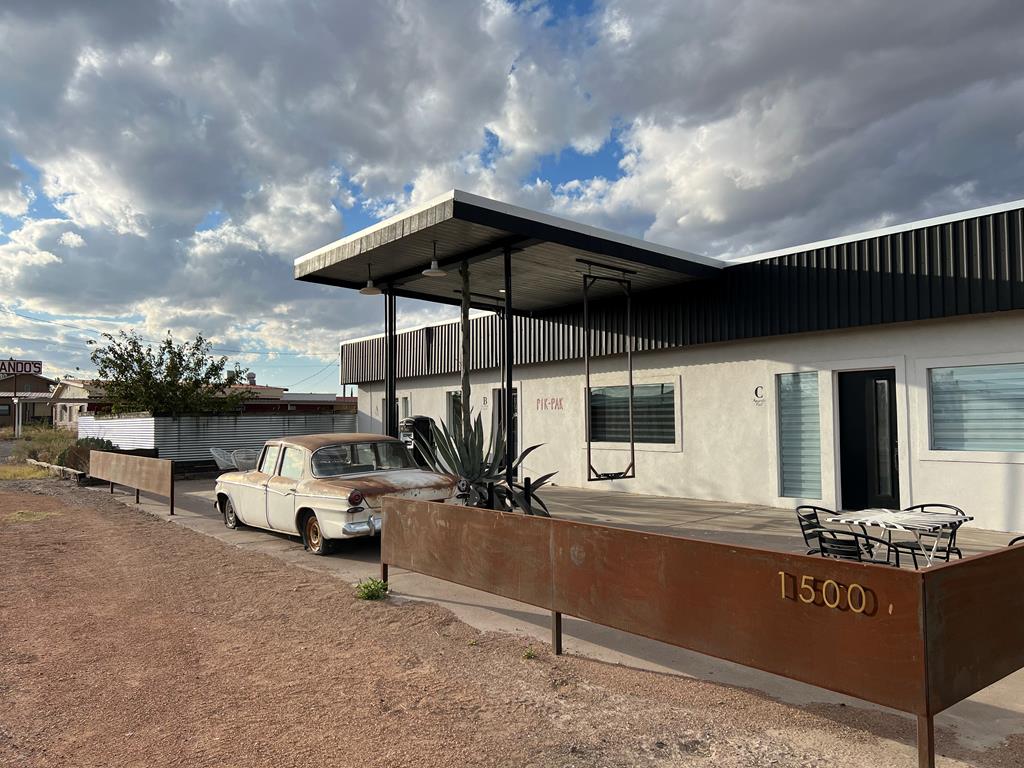 1500 W San Antonio St, Marfa, Texas image 1