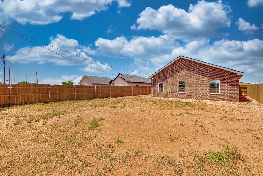 507 El Paso Lane, Wickett, Texas image 8