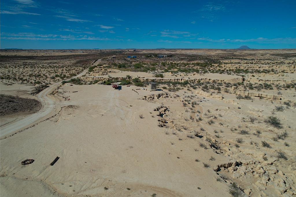 400 N Smiling Dog Trail, Terlingua, Texas image 16