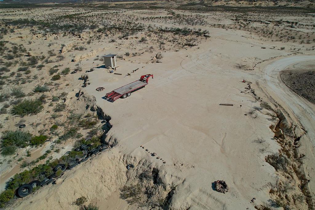 400 N Smiling Dog Trail, Terlingua, Texas image 17