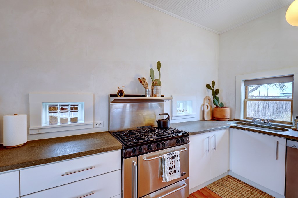 1205 W Sacramento St, Marfa, Texas image 3