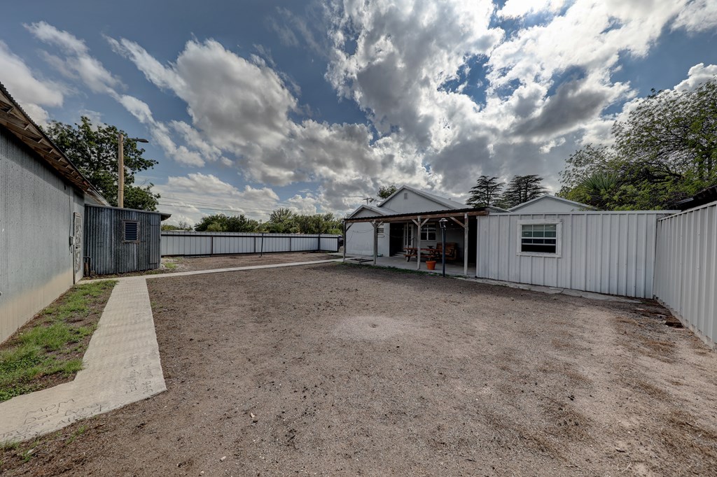 800 N Summer St, Marfa, Texas image 32