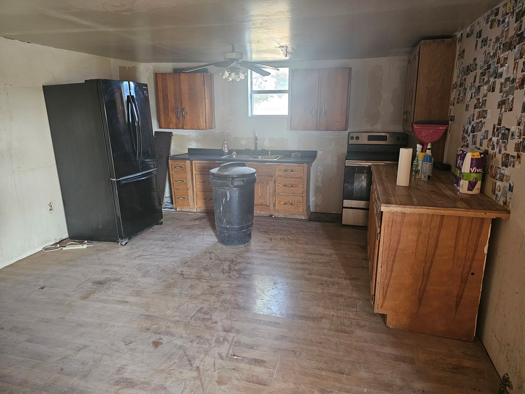 512 E 7th St, McCamey, New York image 4