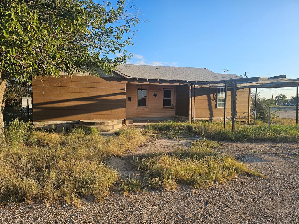 512 E 7th St, McCamey, New York image 1