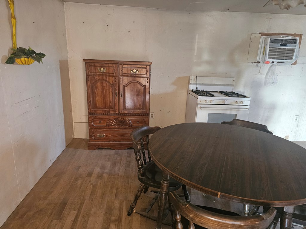 512 E 7th St, McCamey, New York image 3