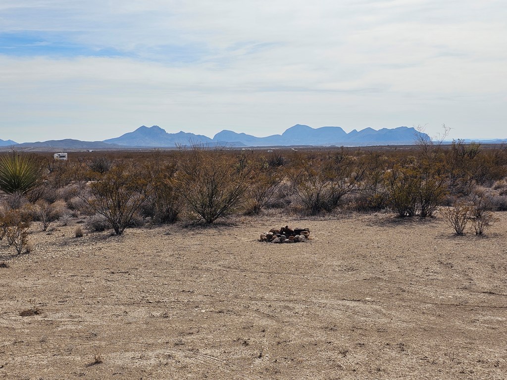 500 N Cheosa Trail, Terlingua, Texas image 20