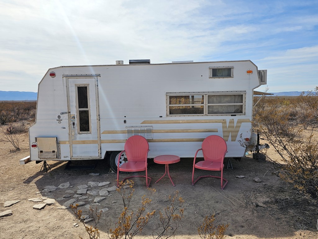 500 N Cheosa Trail, Terlingua, Texas image 22